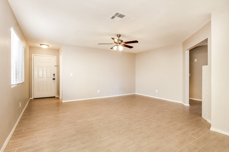 2,095/Mo, 18232 N 30th Pl Phoenix, AZ 85032 Living Room View 2