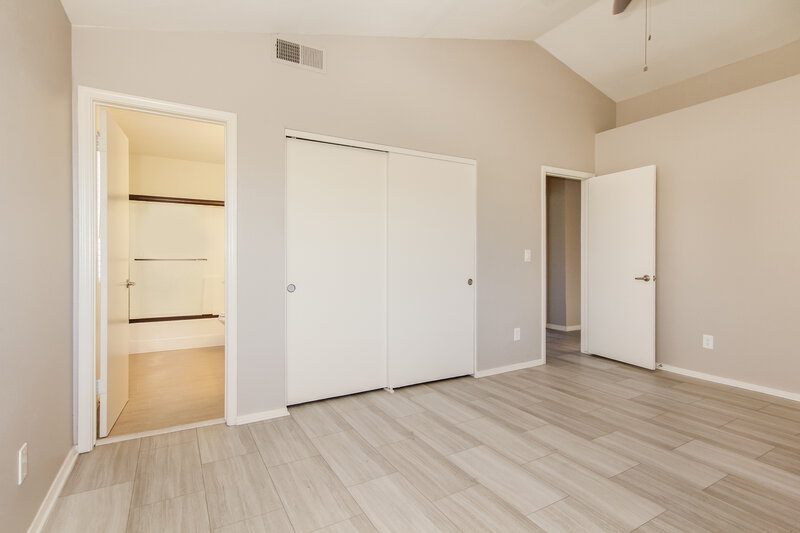 2,095/Mo, 18232 N 30th Pl Phoenix, AZ 85032 Main Bedroom View 2