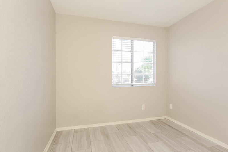 2,095/Mo, 18232 N 30th Pl Phoenix, AZ 85032 Bedroom View 2