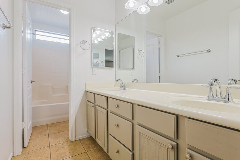 2,990/Mo, 5349 E Hilton Ave Mesa, AZ 85206 Main Bathroom View