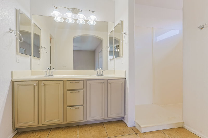 2,990/Mo, 5349 E Hilton Ave Mesa, AZ 85206 Main Bathroom View 2