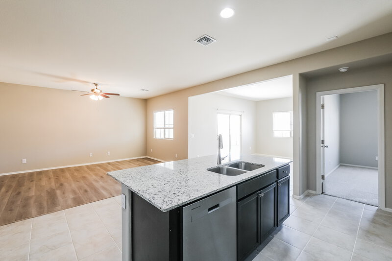 1,960/Mo, 11144 W Bloch Rd Tolleson, AZ 85353 Kitchen View