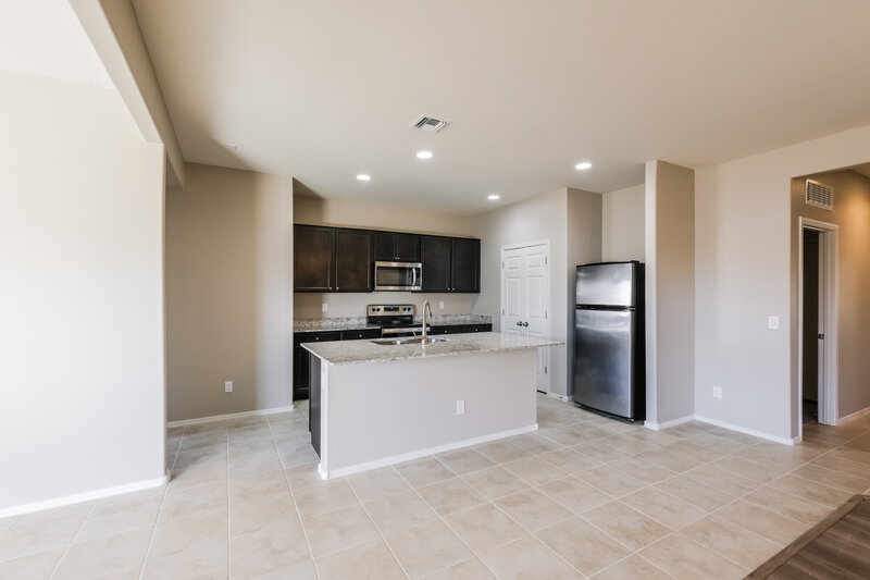 1,960/Mo, 11144 W Bloch Rd Tolleson, AZ 85353 Kitchen View 2
