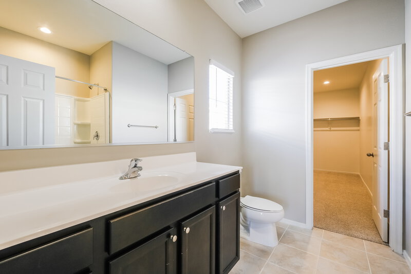 1,960/Mo, 11144 W Bloch Rd Tolleson, AZ 85353 Main Bathroom View