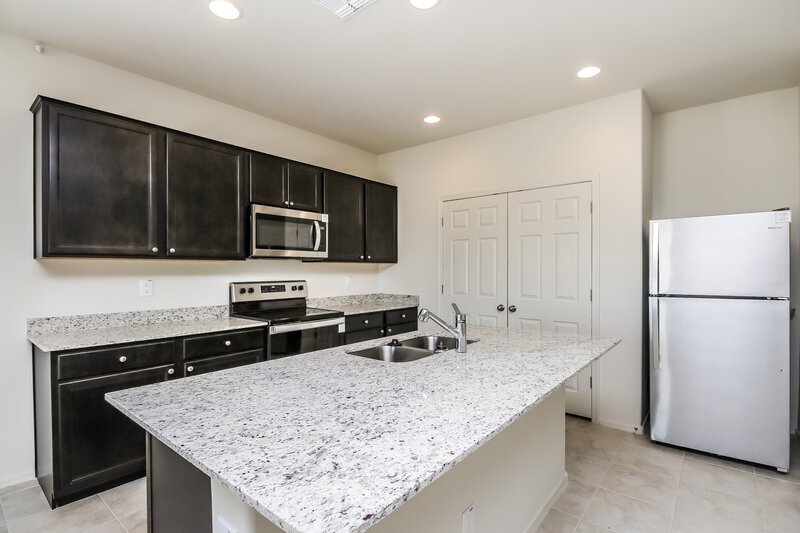 2,190/Mo, 10916 W Mobile Ln Tolleson, AZ 85353 Kitchen View