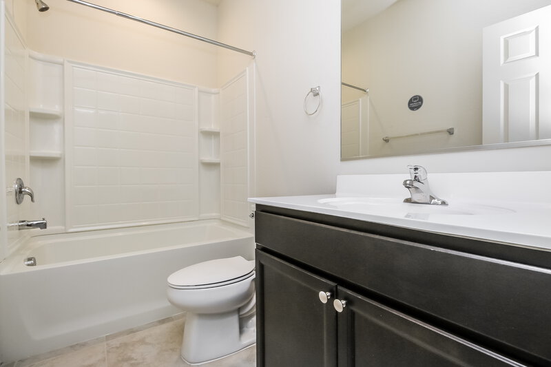 2,190/Mo, 10916 W Mobile Ln Tolleson, AZ 85353 Bathroom View