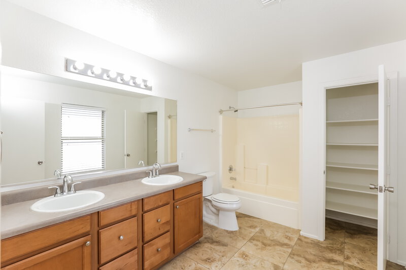 1,795/Mo, 2213 E 35th Ave Apache Junction, AZ 85119 Main Bathroom View