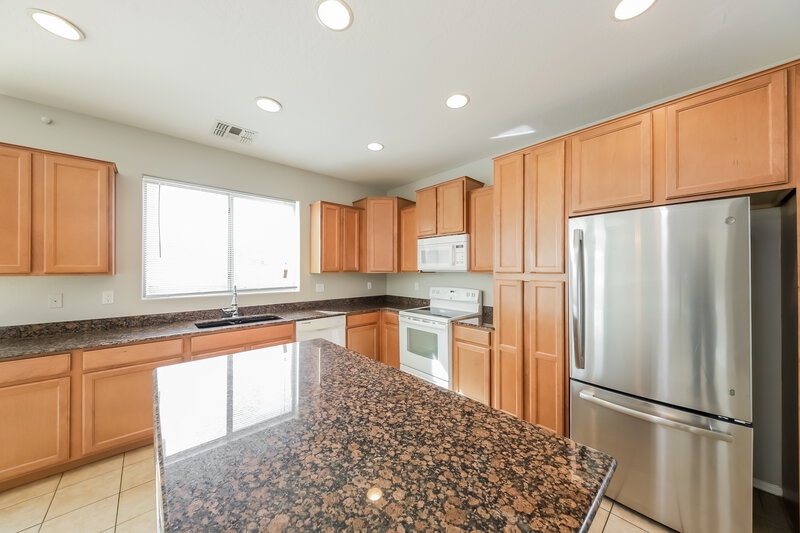 2,115/Mo, 10017 W Albeniz Pl Tolleson, AZ 85353 Kitchen View