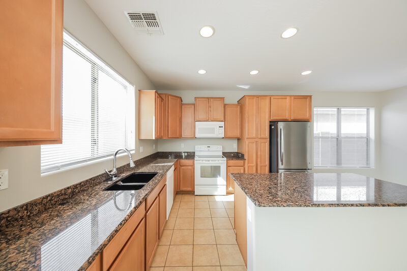 2,115/Mo, 10017 W Albeniz Pl Tolleson, AZ 85353 Kitchen View 2