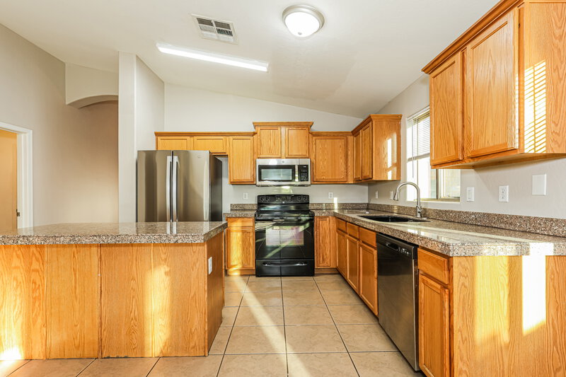 2,185/Mo, 7814 S 72nd Ln Laveen, AZ 85339 Kitchen View 2