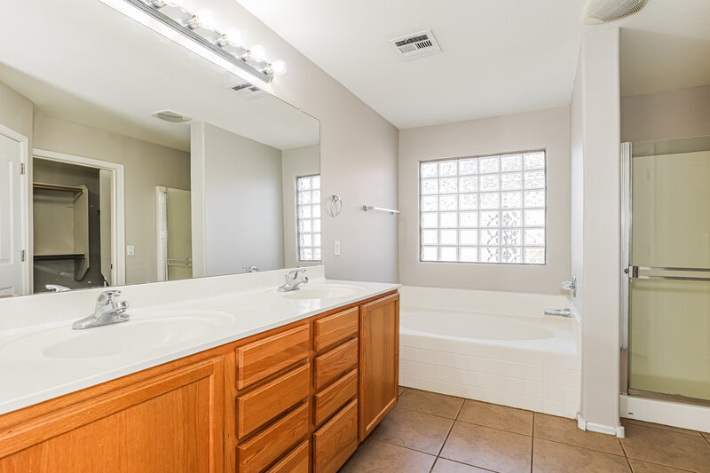 2,185/Mo, 7814 S 72nd Ln Laveen, AZ 85339 Main Bathroom View 2