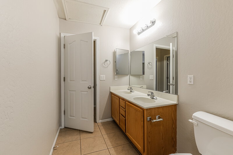 1,965/Mo, 7814 S 72nd Ln Laveen, AZ 85339 Main Bathroom View 2