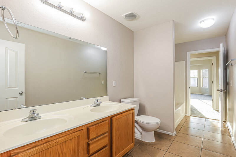 2,185/Mo, 7814 S 72nd Ln Laveen, AZ 85339 Bathroom View