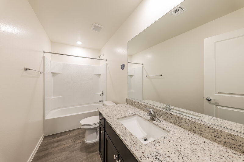 1,885/Mo, 25802 W Coles Rd Buckeye, AZ 85326 Bathroom View