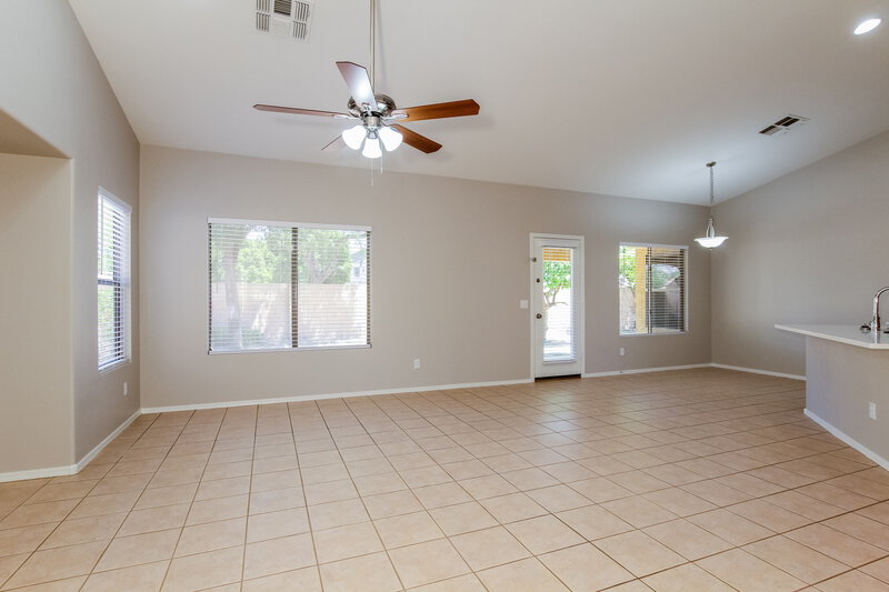 2,085/Mo, 21665 N 91st Dr Peoria, AZ 85382 Living Room View
