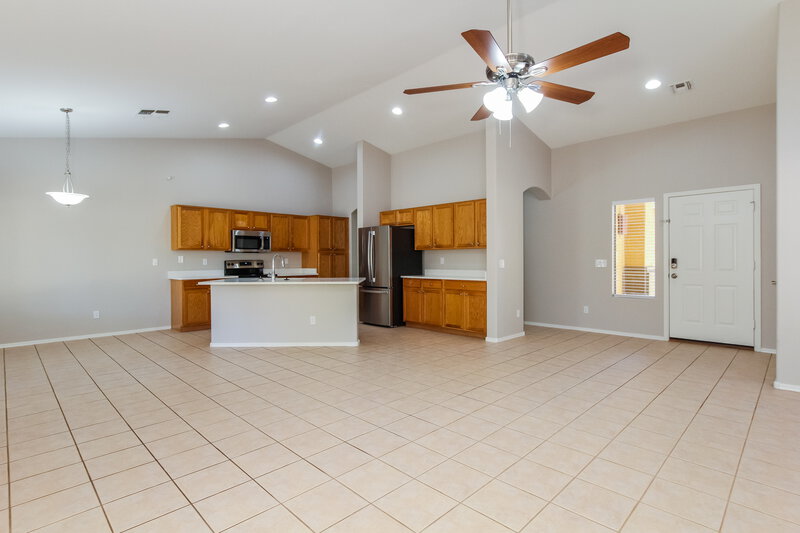 2,085/Mo, 21665 N 91st Dr Peoria, AZ 85382 Living Room View 2