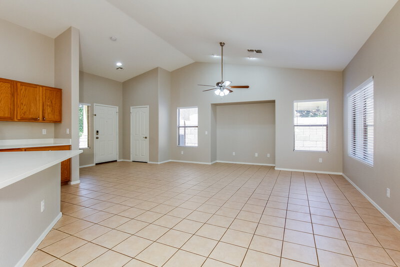 2,085/Mo, 21665 N 91st Dr Peoria, AZ 85382 Dining Room View