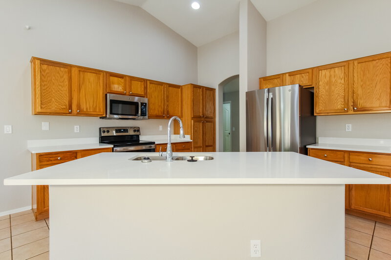 2,085/Mo, 21665 N 91st Dr Peoria, AZ 85382 Kitchen View