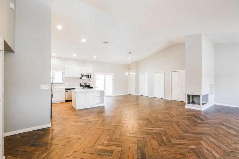 2,490/Mo, 1214 E Greenway Cir Mesa, AZ 85203 Living Room View