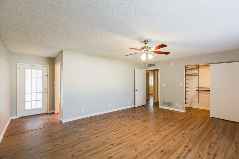 2,490/Mo, 1214 E Greenway Cir Mesa, AZ 85203 Main Bedroom View 2