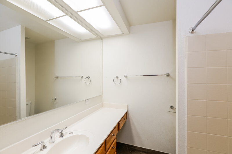 2,490/Mo, 1214 E Greenway Cir Mesa, AZ 85203 Bathroom View