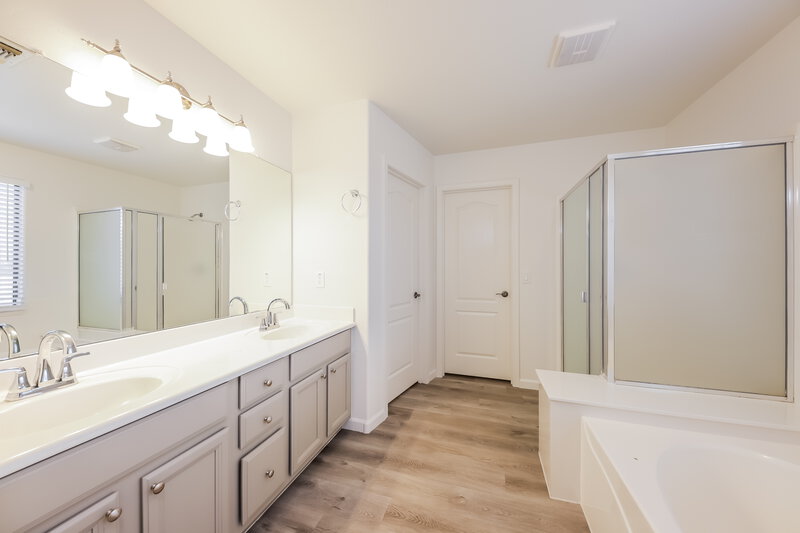 2,495/Mo, 9021 W Bluefield Ave Peoria, AZ 85382 Main Bathroom View