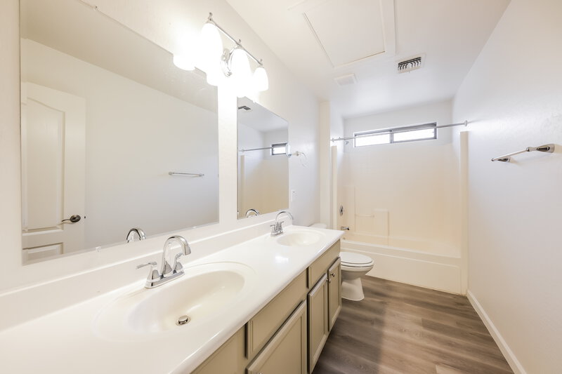 2,495/Mo, 9021 W Bluefield Ave Peoria, AZ 85382 Bathroom View