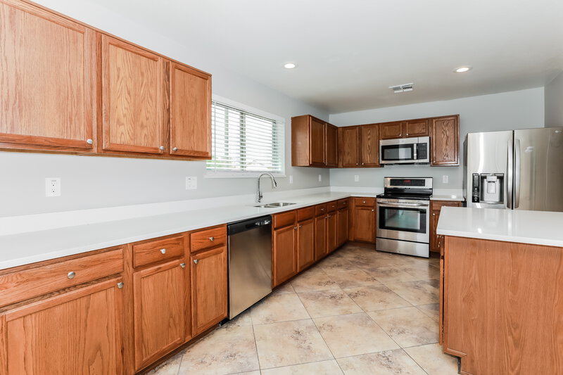 2,515/Mo, 3914 S Ponderosa Dr Gilbert, AZ 85297 Kitchen View 2