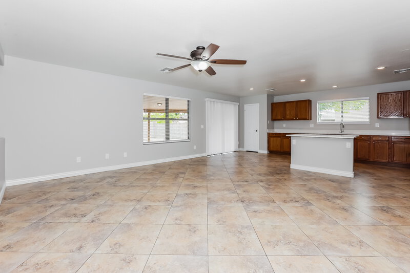 2,515/Mo, 3914 S Ponderosa Dr Gilbert, AZ 85297 Family Room View 2