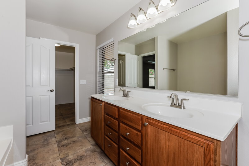 2,515/Mo, 3914 S Ponderosa Dr Gilbert, AZ 85297 Main Bathroom View 2