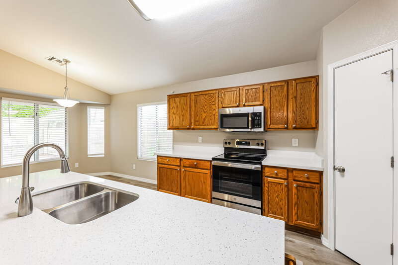 2,245/Mo, 17877 N 85th Ln Peoria, AZ 85382 Kitchen View 2
