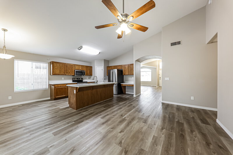 2,245/Mo, 17877 N 85th Ln Peoria, AZ 85382 Family Room View