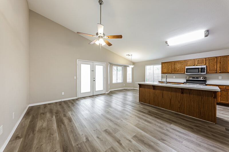 2,245/Mo, 17877 N 85th Ln Peoria, AZ 85382 Family Room View 2