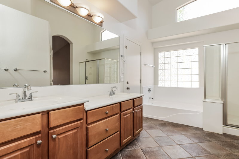 2,350/Mo, 22851 N 103rd Ln Peoria, AZ 85383 Main Bathroom View
