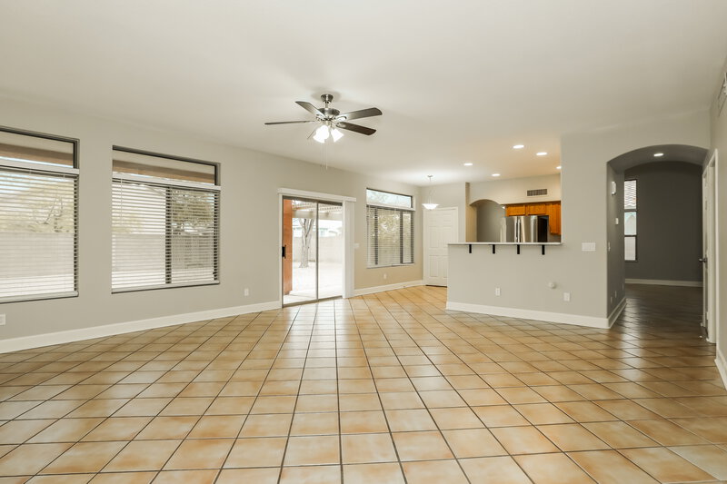 2,150/Mo, 10757 W Angels Ln Sun City, AZ 85373 Family Room View