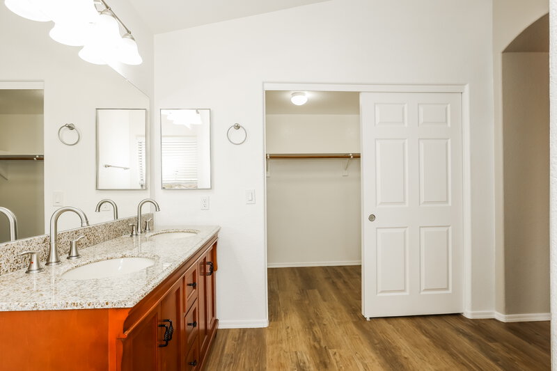 2,150/Mo, 10757 W Angels Ln Sun City, AZ 85373 Main Bathroom View 2