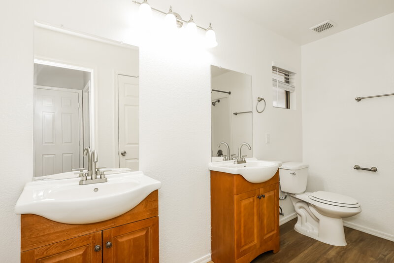 2,150/Mo, 10757 W Angels Ln Sun City, AZ 85373 Bathroom View 2