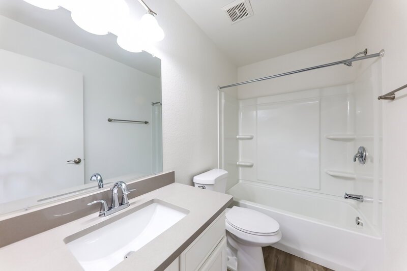 2,375/Mo, 2310 E Morrow Dr Phoenix, AZ 85024 Bathroom View