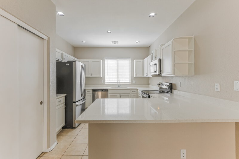 2,265/Mo, 10825 E Boston St Apache Junction, AZ 85120 Kitchen View 2
