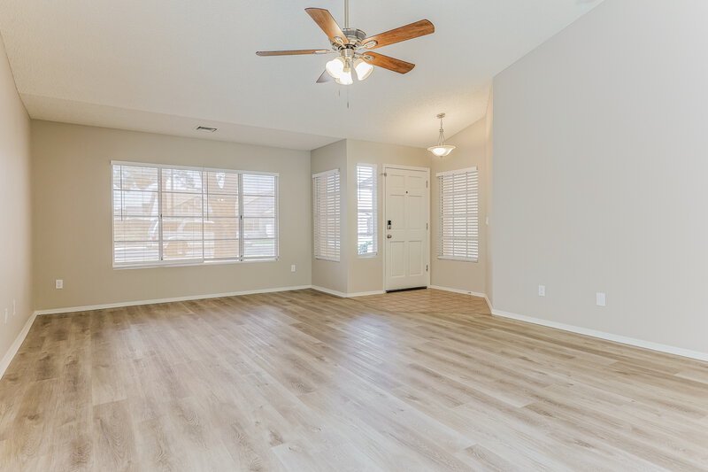 2,925/Mo, 4526 E Towne Ln Gilbert, AZ 85234 Living Room View 2