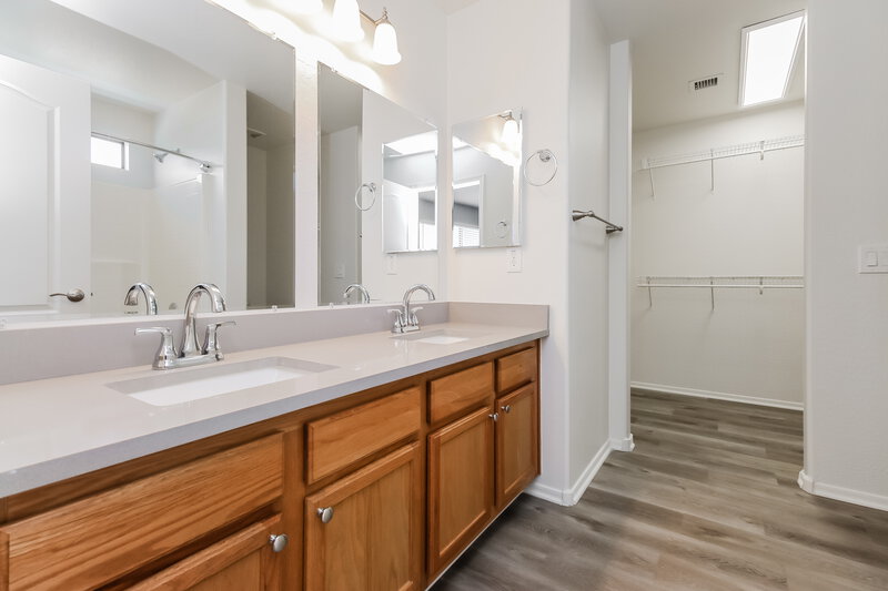 3,580/Mo, 23932 N Pablo Ct Sun City, AZ 85373 Main Bathroom View