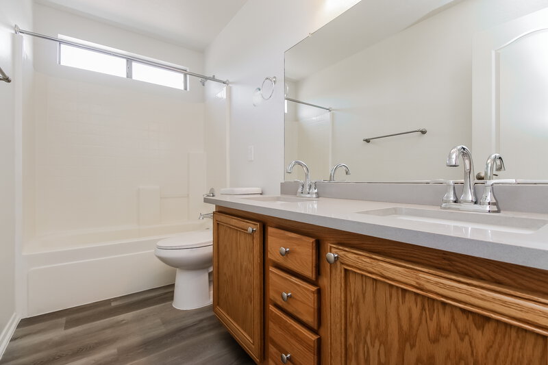 3,580/Mo, 23932 N Pablo Ct Sun City, AZ 85373 Bathroom View