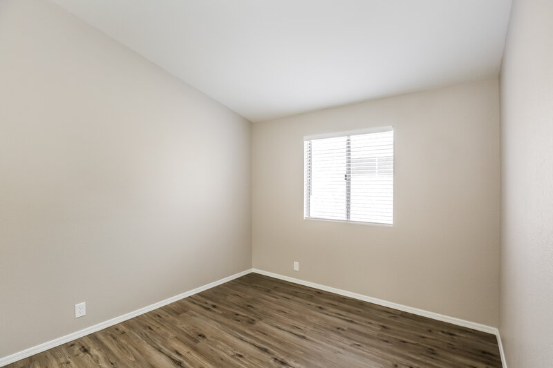 2,110/Mo, 8871 W Morningside Dr Peoria, AZ 85382 Bedroom View 2