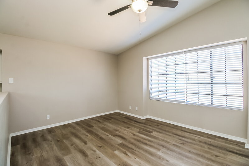 2,435/Mo, 1040 N Palm St Gilbert, AZ 85234 Living Room View 2