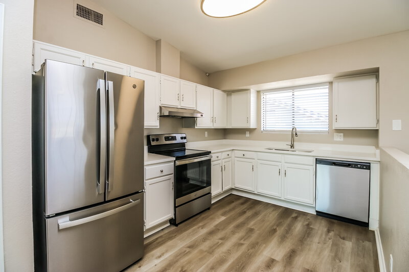 2,435/Mo, 1040 N Palm St Gilbert, AZ 85234 Kitchen View