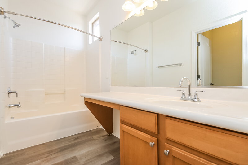 2,260/Mo, 3724 E Sundance Ave Gilbert, AZ 85297 Main Bathroom View