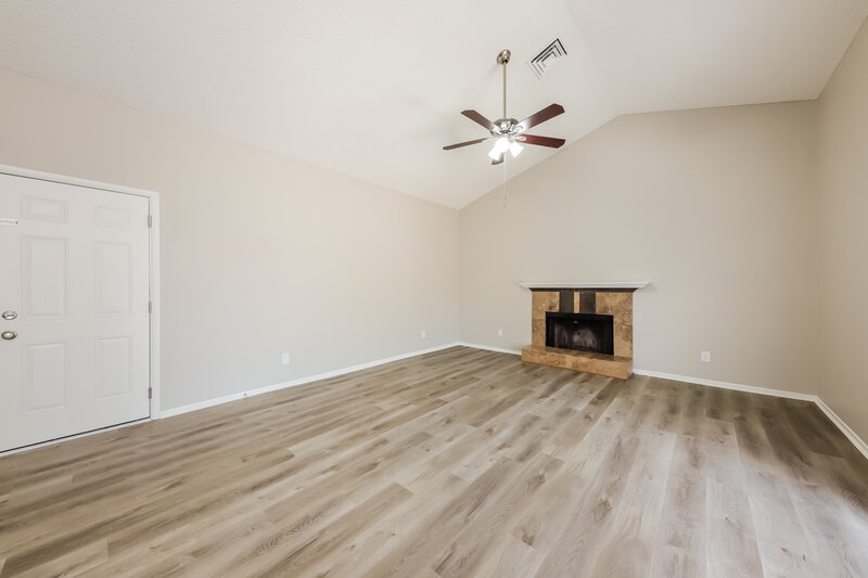 1,885/Mo, 16245 N 63rd Dr Glendale, AZ 85306 Living Room View