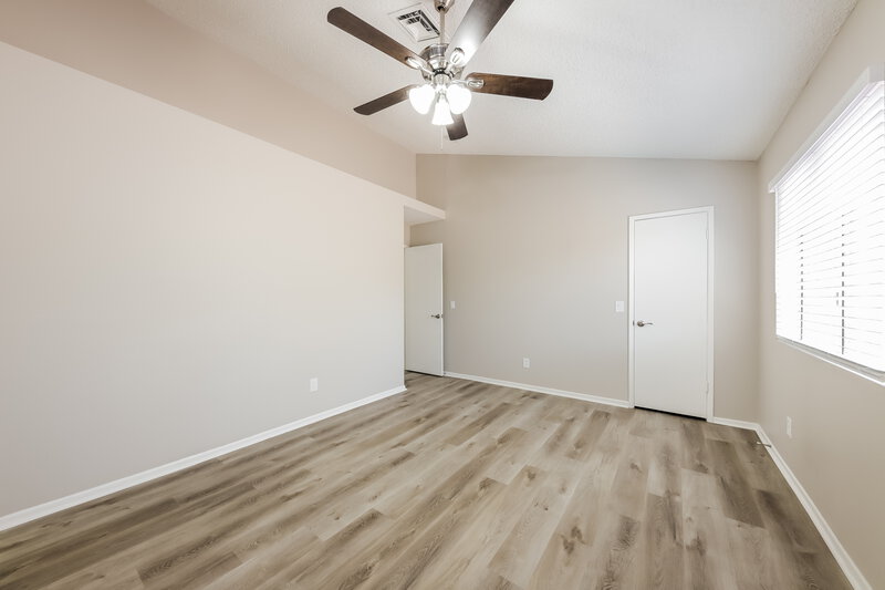 1,885/Mo, 16245 N 63rd Dr Glendale, AZ 85306 Main Bedroom View 2
