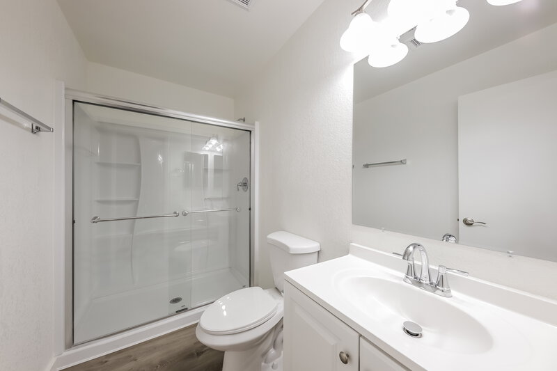 1,885/Mo, 16245 N 63rd Dr Glendale, AZ 85306 Main Bathroom View