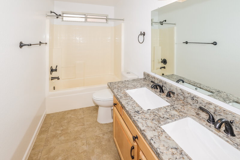 2,405/Mo, 3028 W Rose Garden Ln Phoenix, AZ 85027 Main Bathroom View